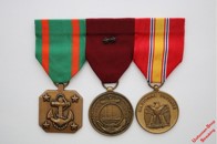 Pos. 056_3001: US Navy 3er Ordenspange mit Orden (gebraucht)